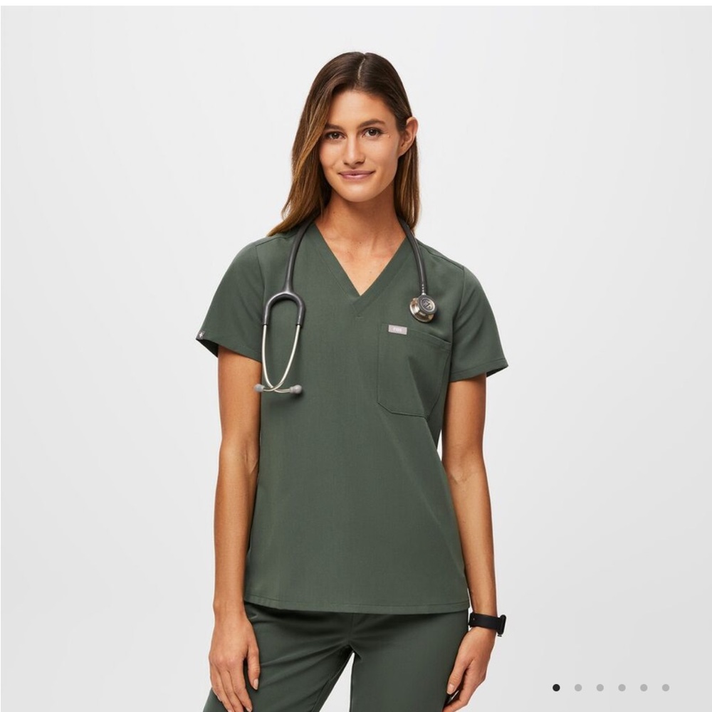 Figs scrubs- moss, comes with top and pants. Please see notes about the size.